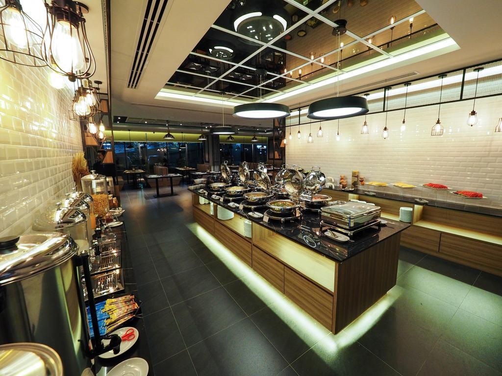 130 Hotel & Residence Bangkok Zewnętrze zdjęcie